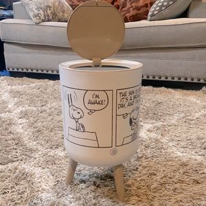 super cute peanuts trash can! 🤍🤍🤍🤍